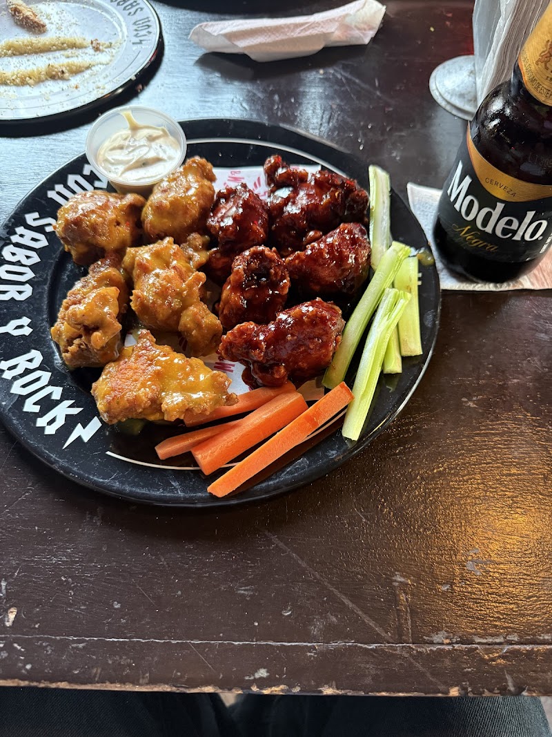 Salads & Wings Terraza
