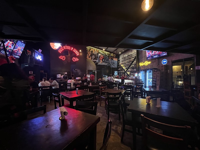 Salads & Wings Terraza